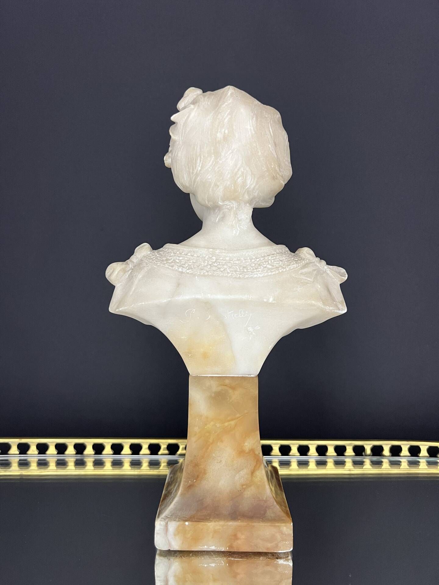 Bust of a young woman in carved alabaster – Art Nouveau style
