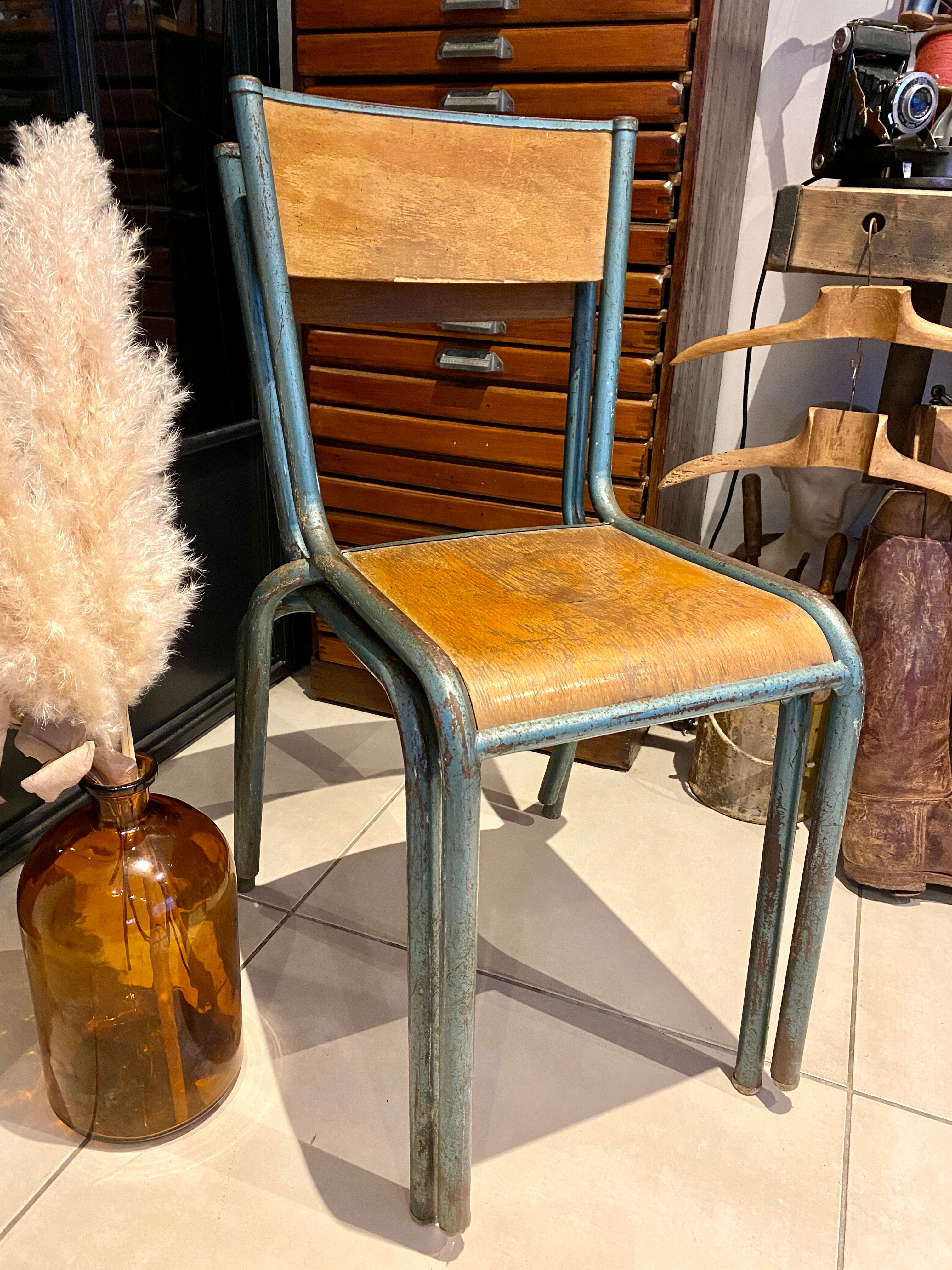 Paire de chaises d'école vintage
