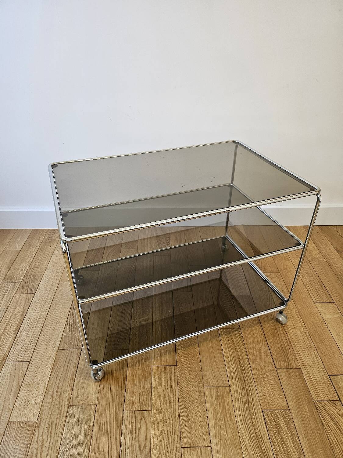 Small rolling trolley in chromed metal