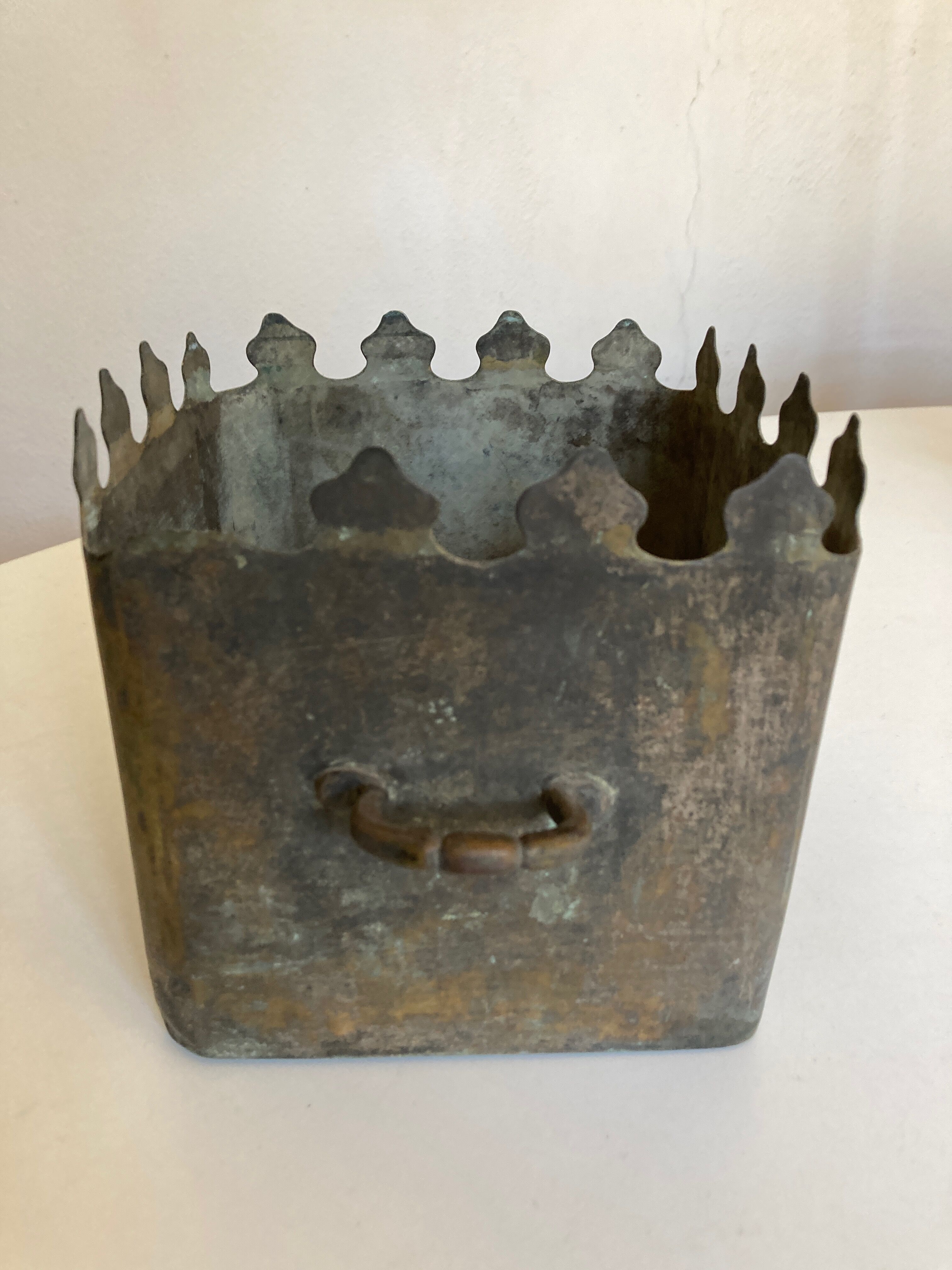 Pot cover 19th in zinc patina of origin