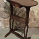 Kidney-shaped table in mahogany veneer, Louis XVI style, 20th century.