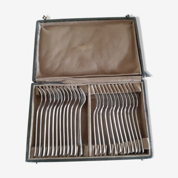 12 oyster forks and 12 2-tooth forks