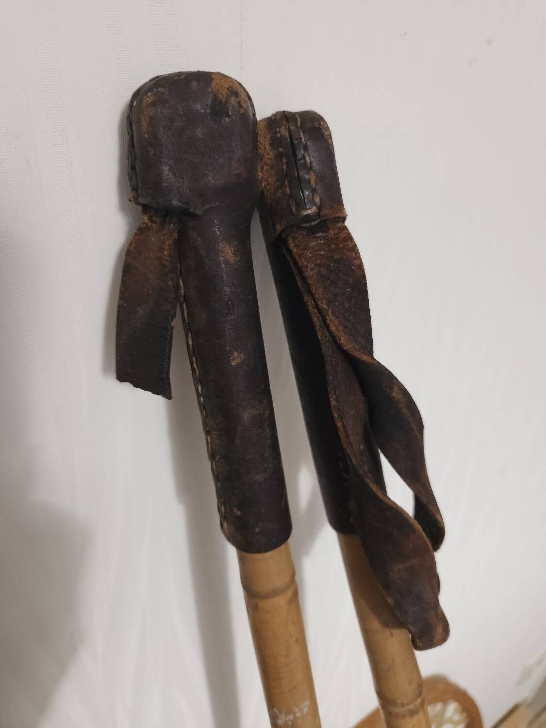 Raquettes de neige et bâtons Canada vintage