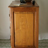 Country chest of drawers in vintage solid oak