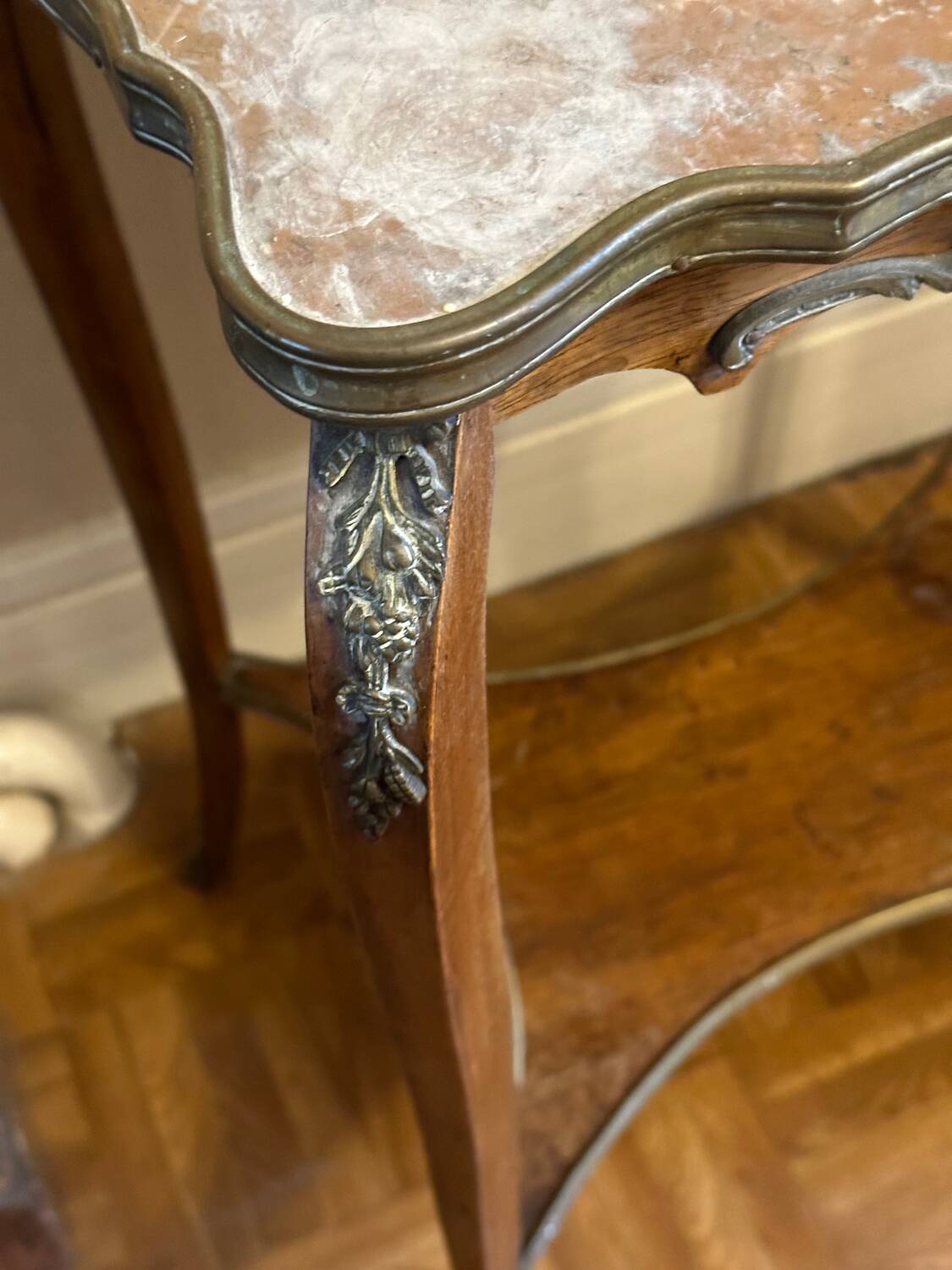 Table d’appoint avec Plateau en Marbre Style Louis XV - Fin 19 e