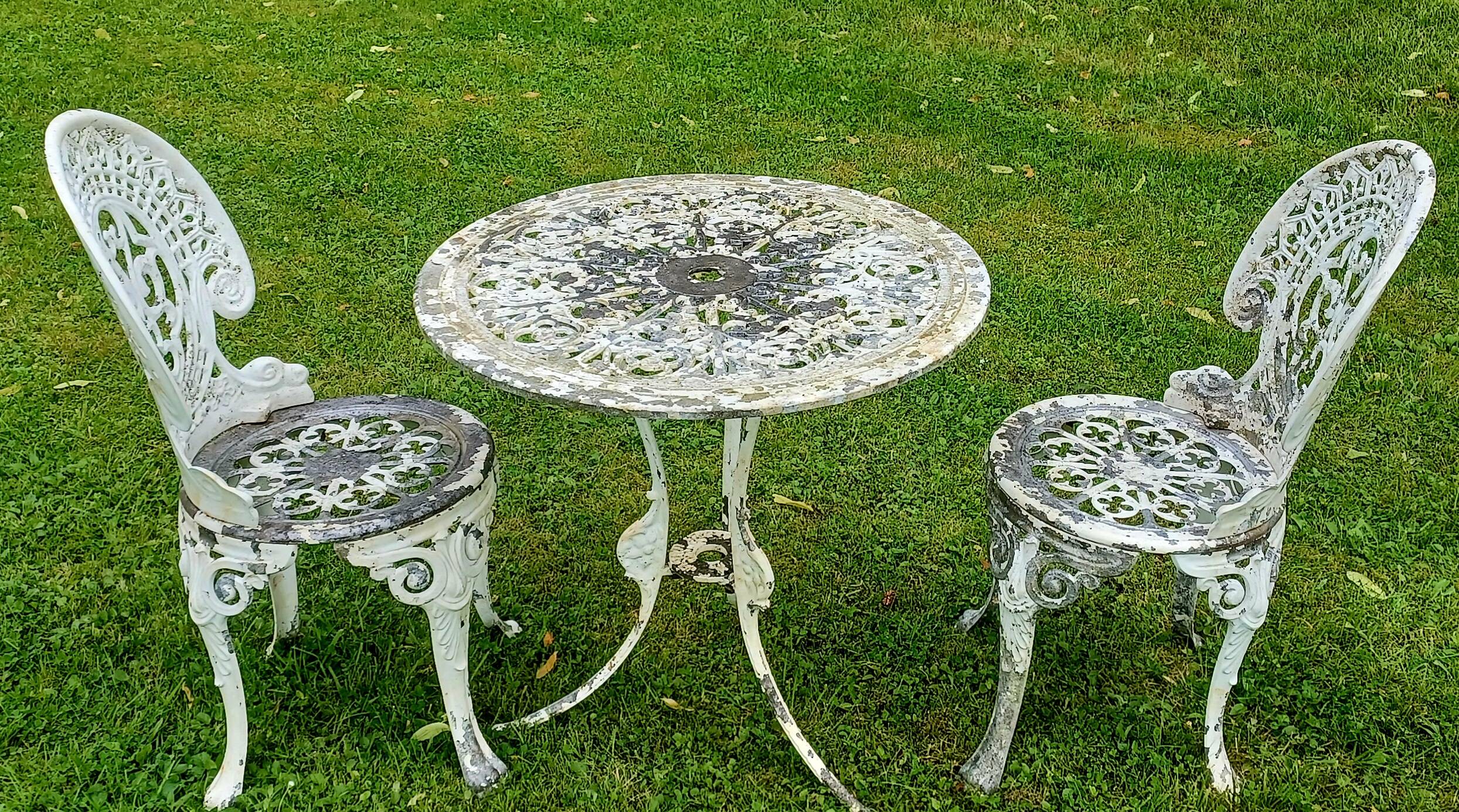 Cast aluminum garden furniture