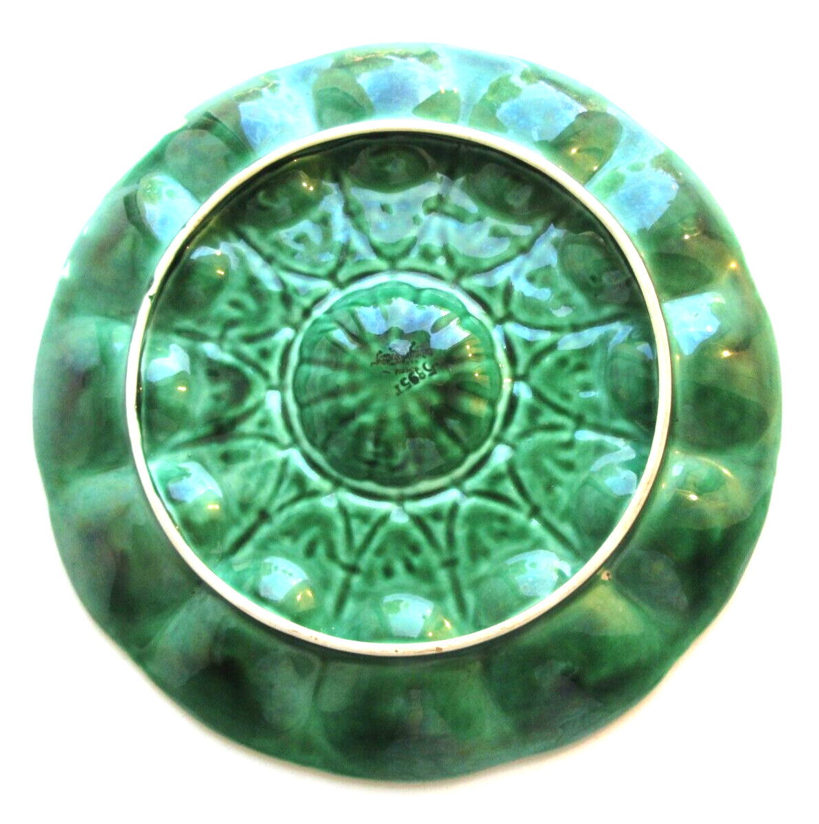 Art Deco oyster dish in green slip signed Sarreguemines DV, 12 oysters