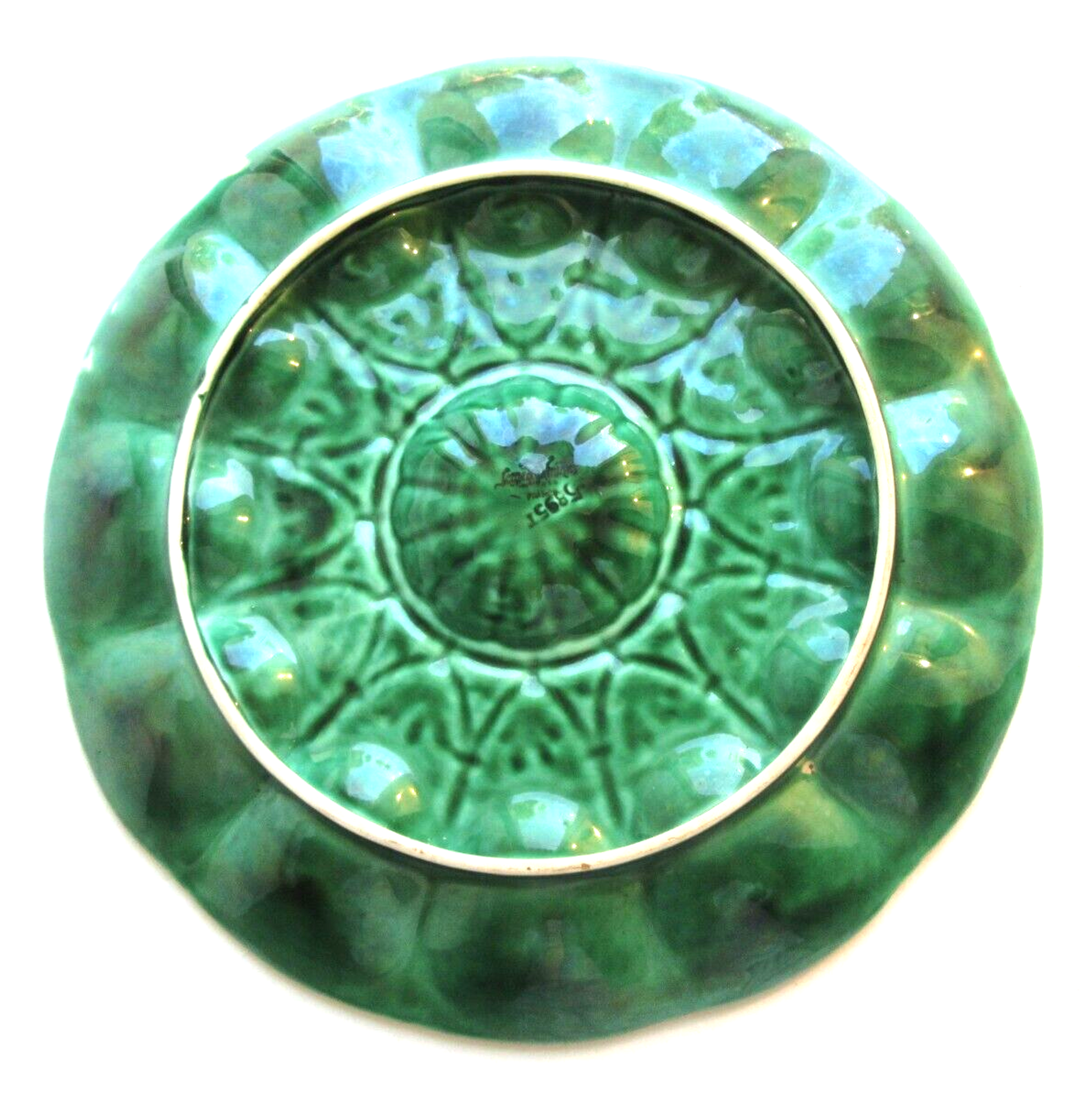 Art Deco oyster dish in green slip signed Sarreguemines DV, 12 oysters