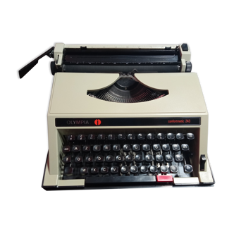 Typewriter Olympia Conformatic 243 vintage 1970