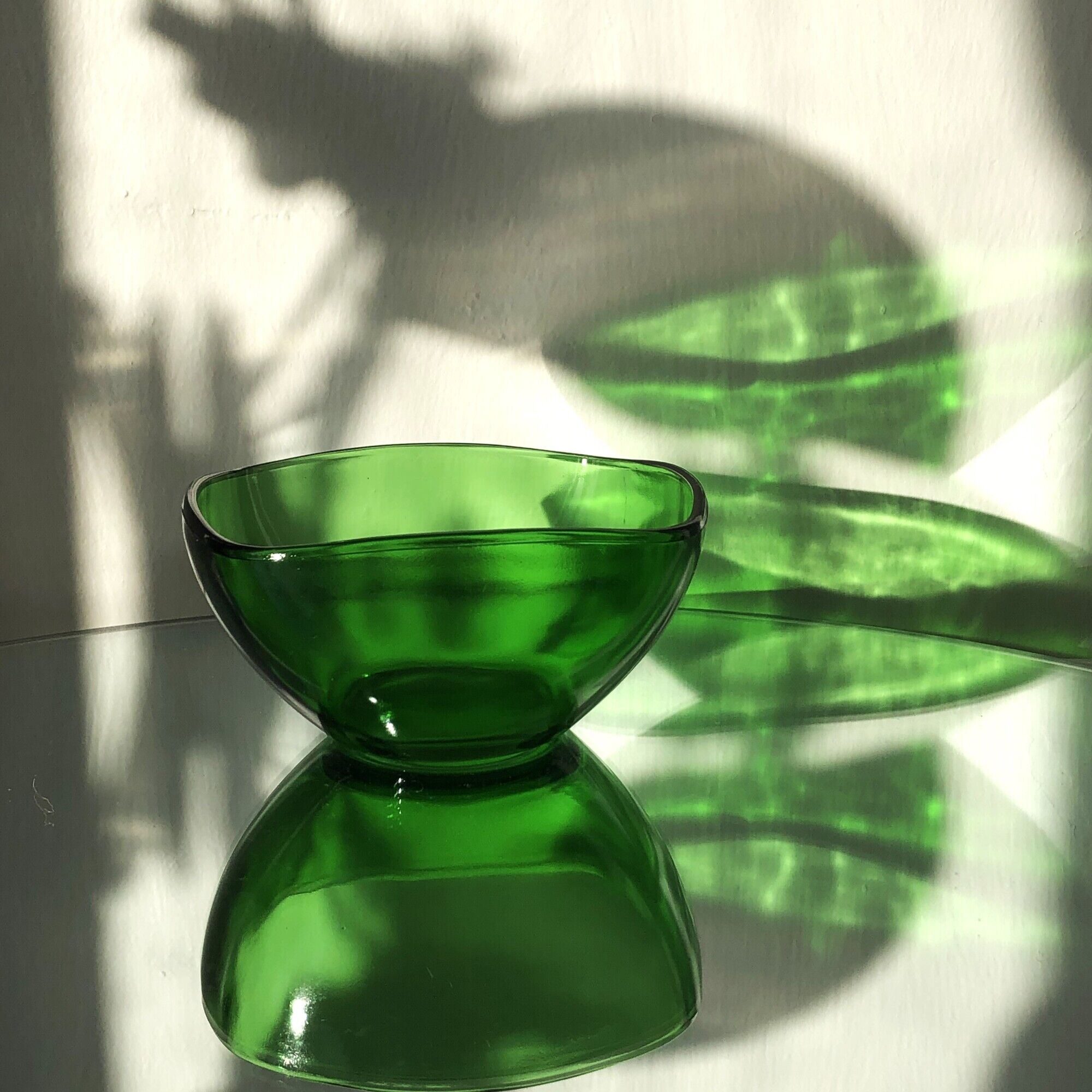 8 ramekins, translucent green tempered glass cups, vereco france shape