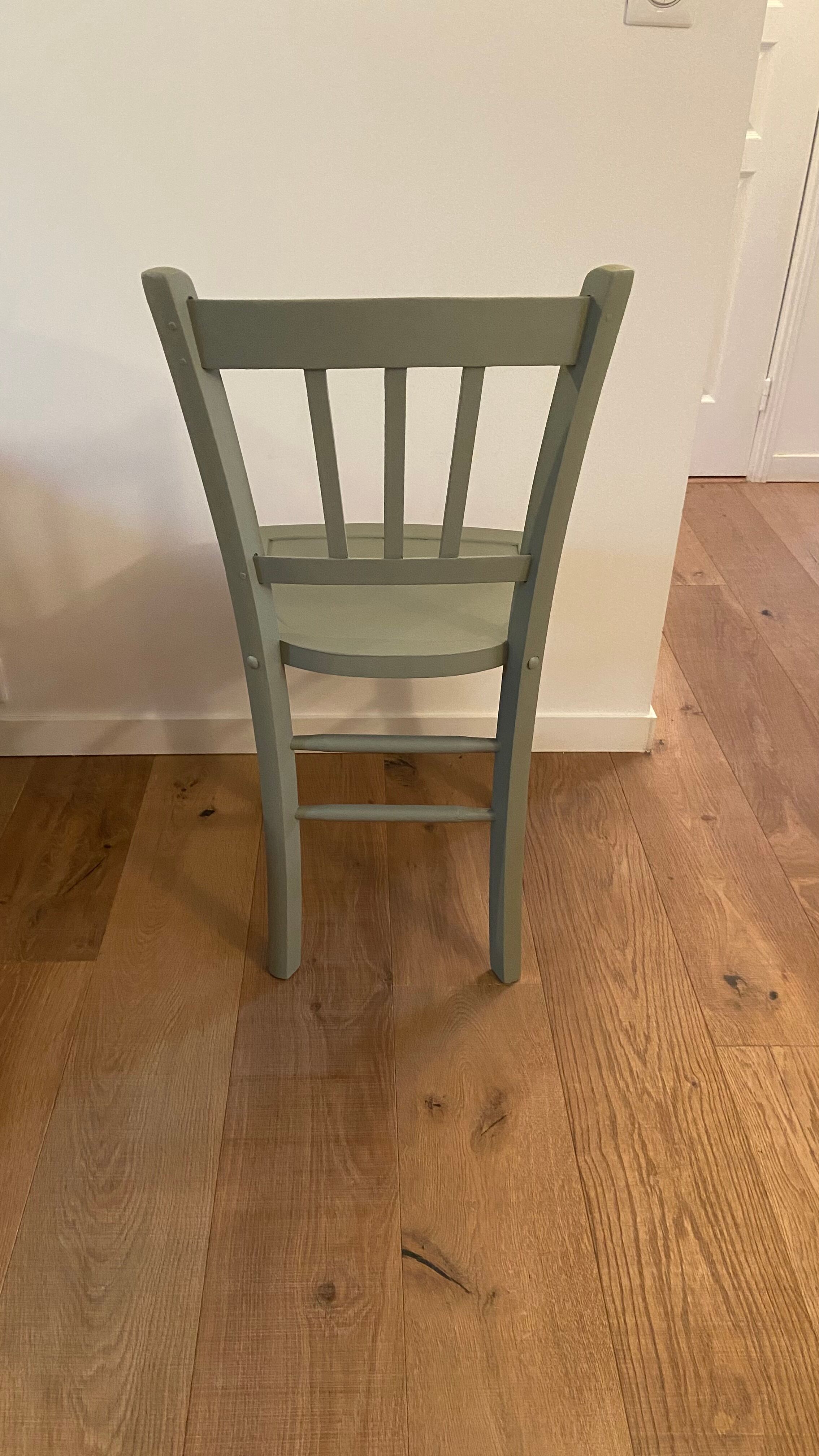 Chaise bistrot Luterma vintage verte grisée
