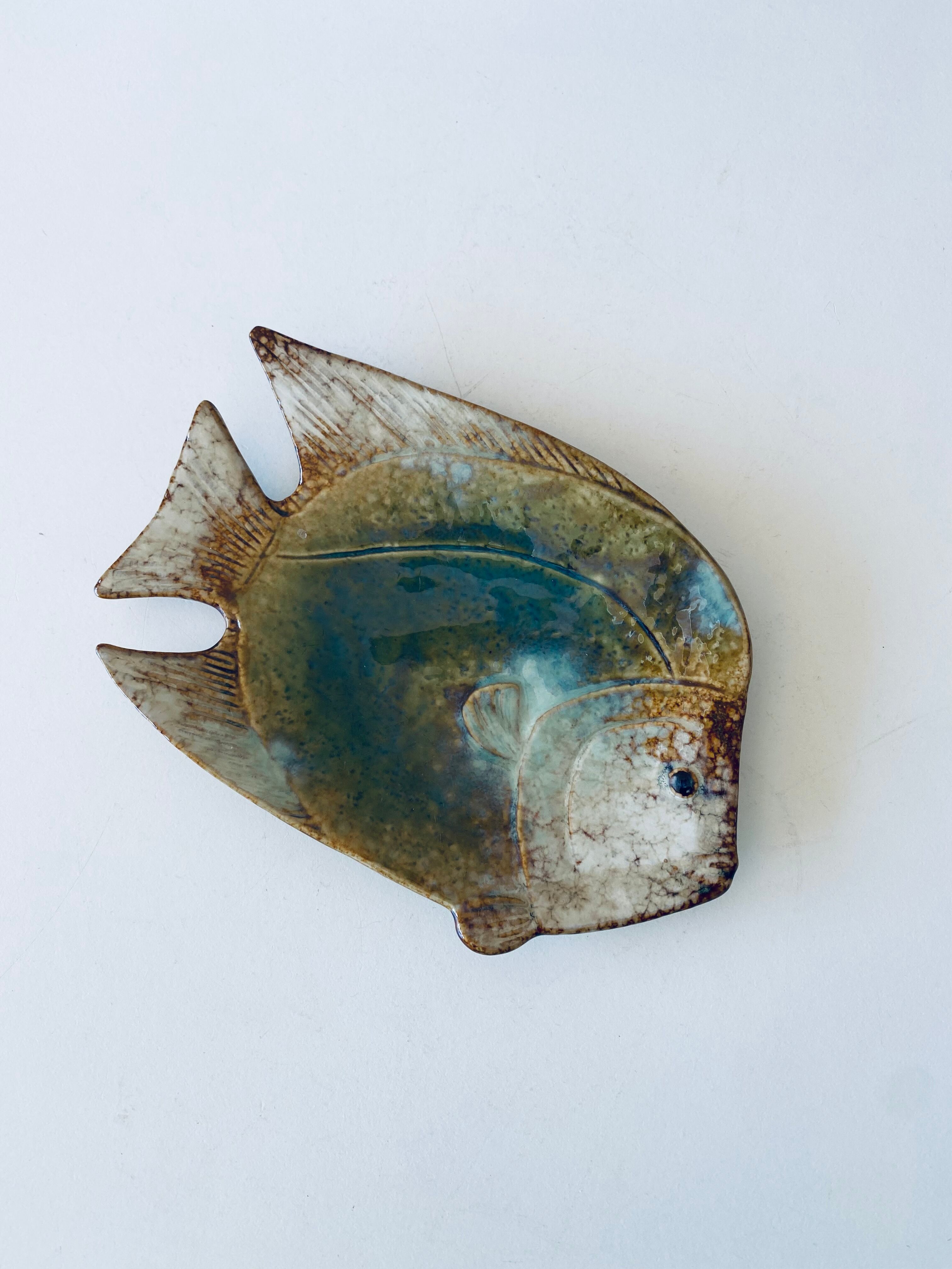 Ceramic fish-shaped cup