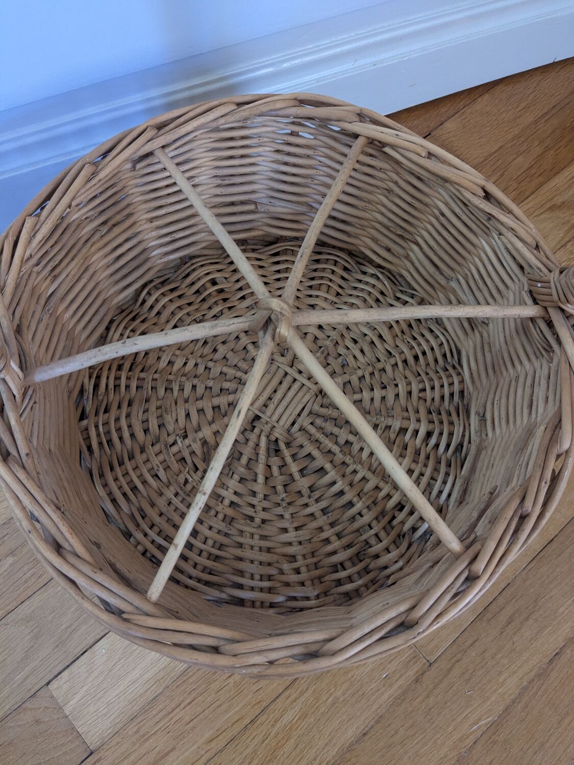 Wicker bottle basket