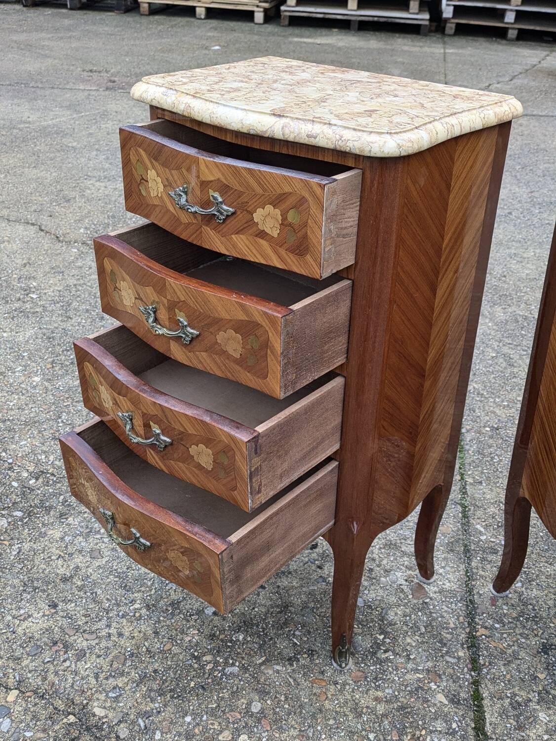 Pair of bedside tables / chest of drawers Vintage Louis XV style chest of drawers