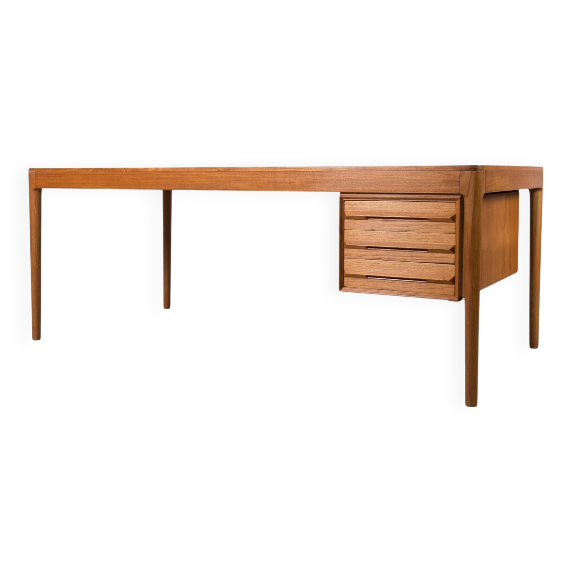 Mid-century modern teak desk by Torbjørn Afdal for Bruksbo, 1960s