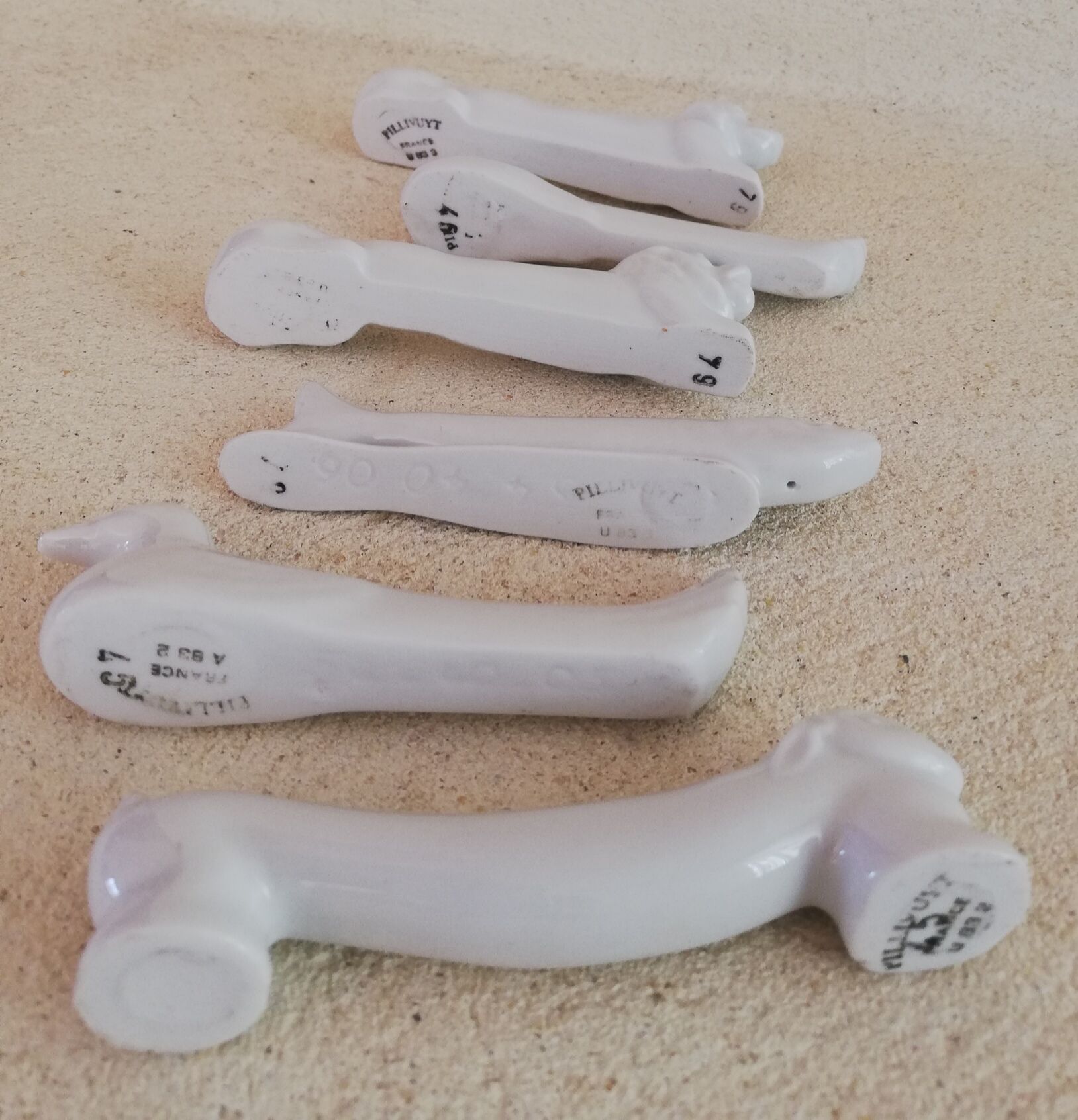 6 porcelain knife holders