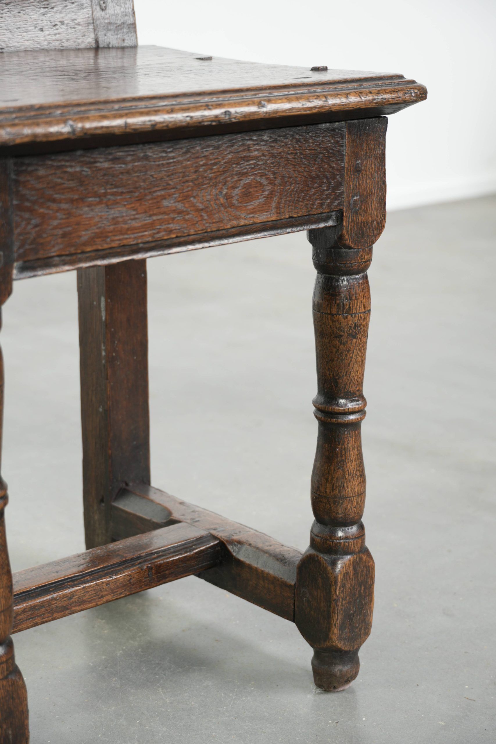 Chaise antique lorraine du XVIIIe siècle en chêne