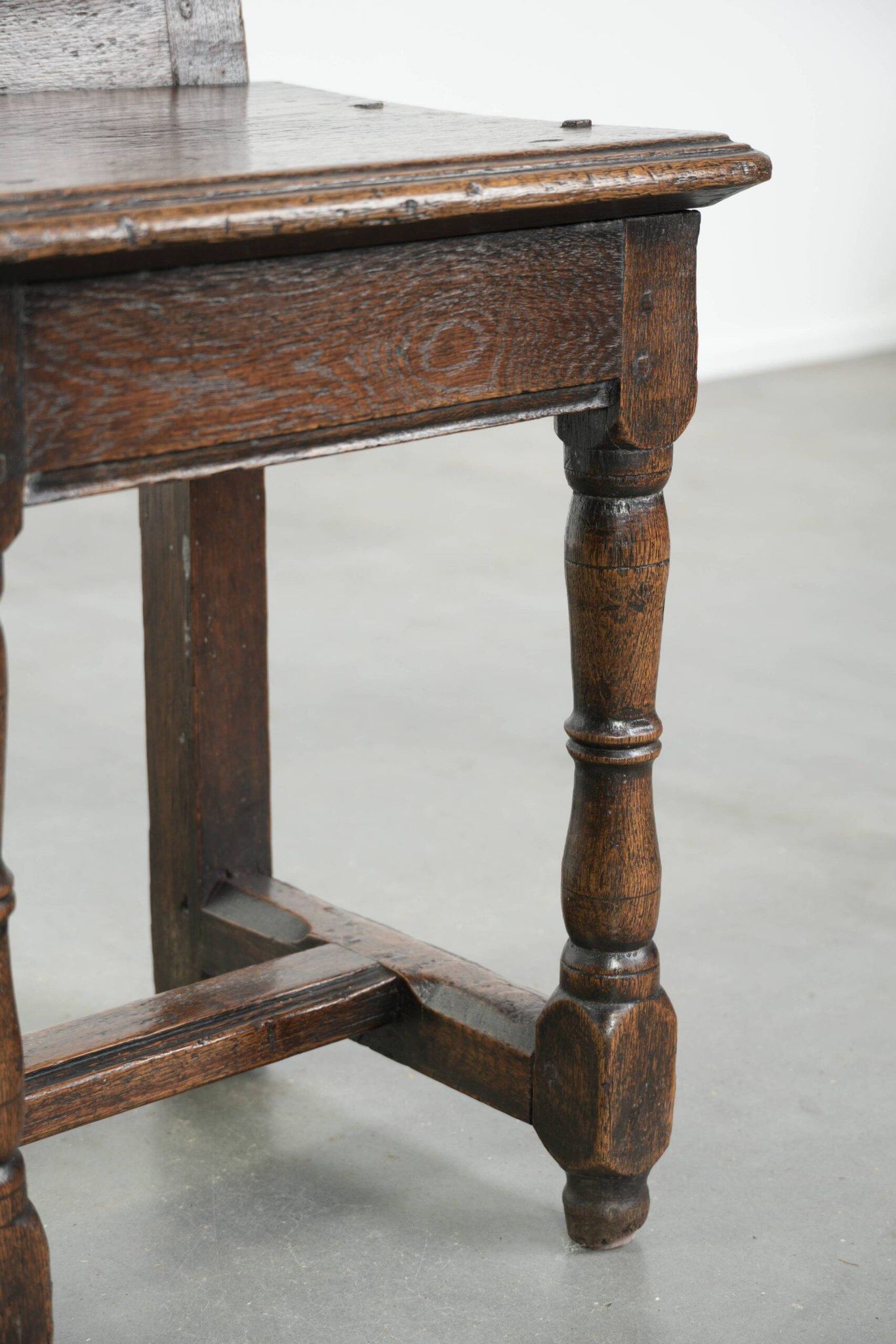 Chaise antique lorraine du XVIIIe siècle en chêne