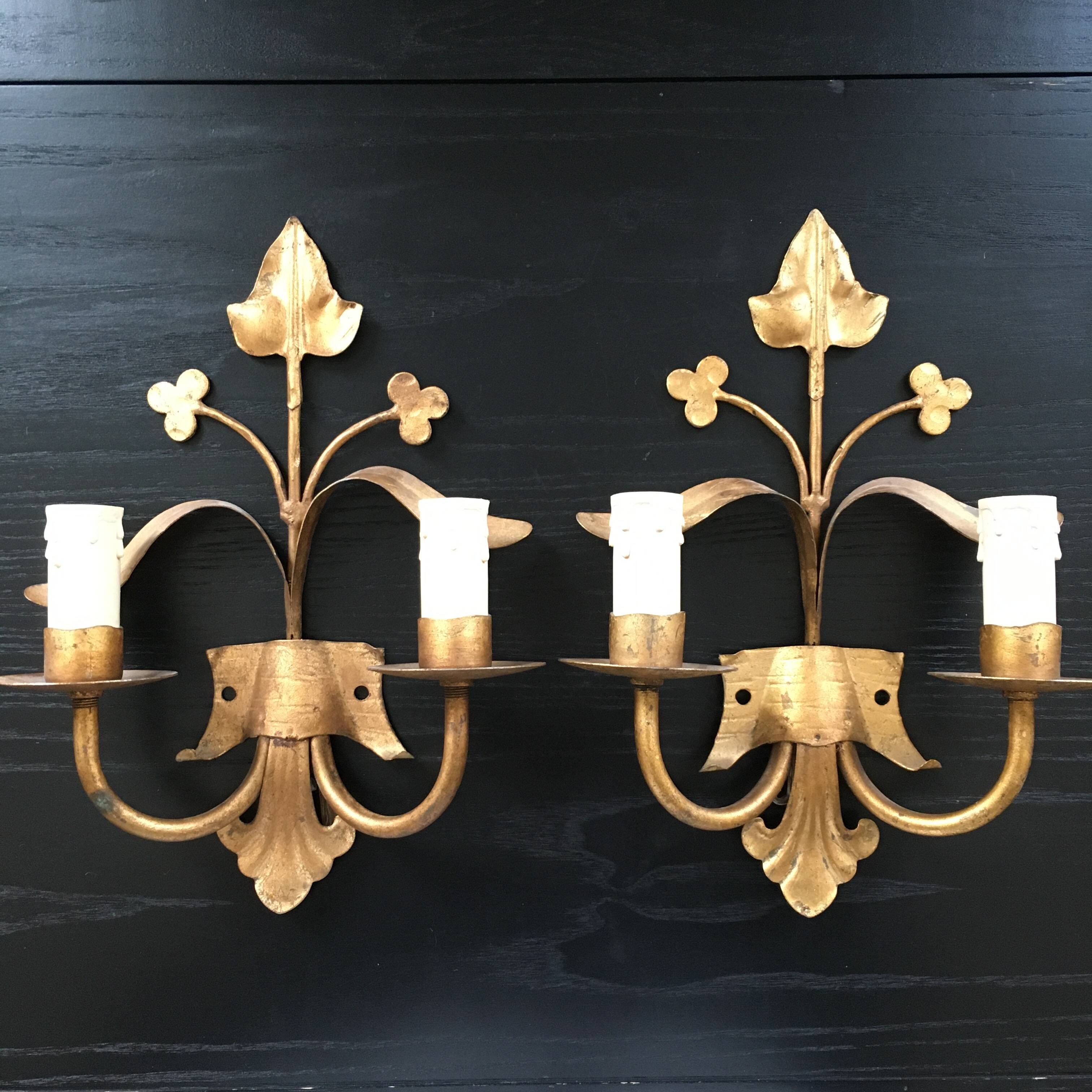 Paire d’appliques en métal doré