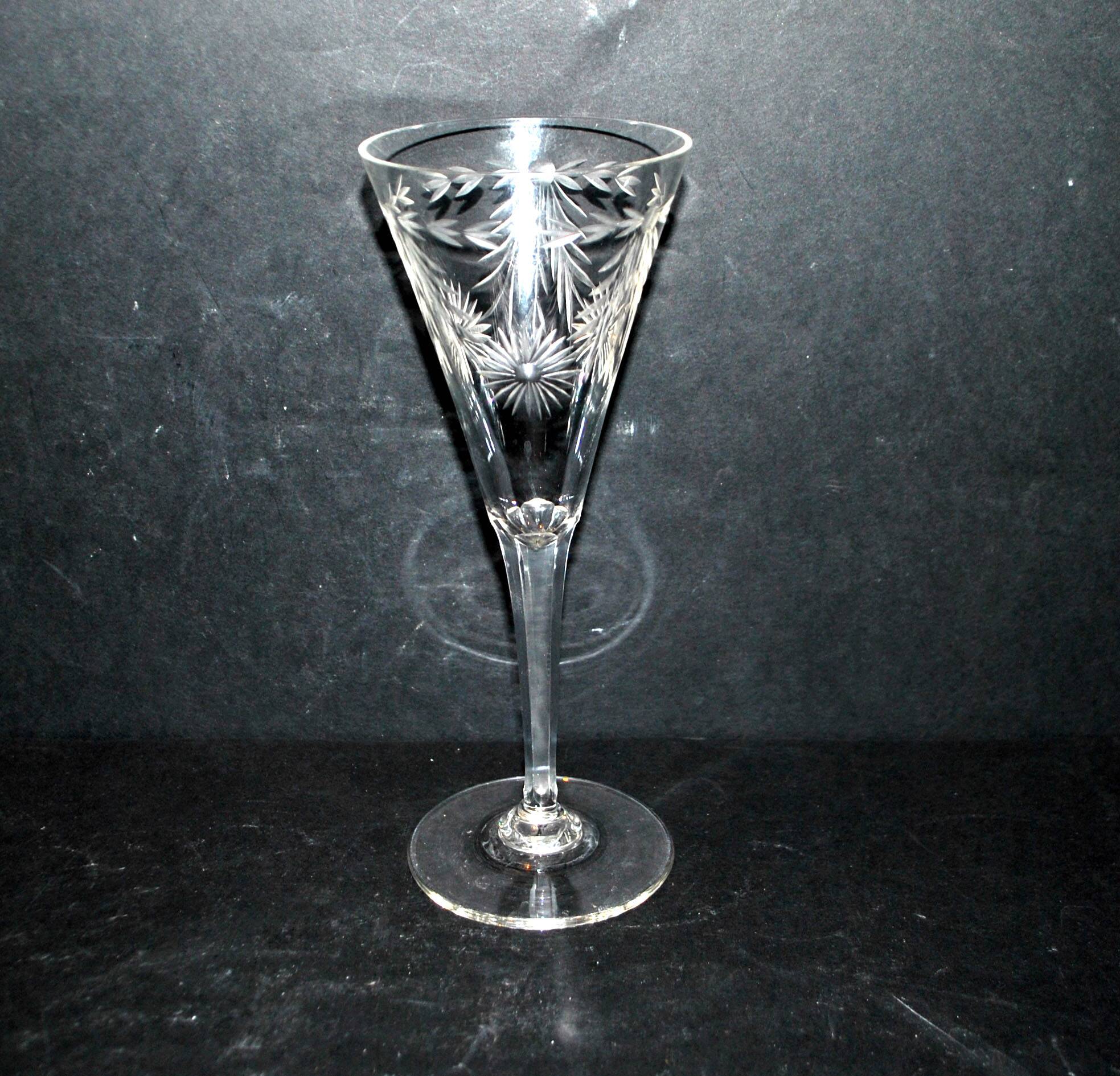 Set of 2 Roemer wine glasses in Saint-Louis crystal? engraved with the garland wheel 1900 H20cm