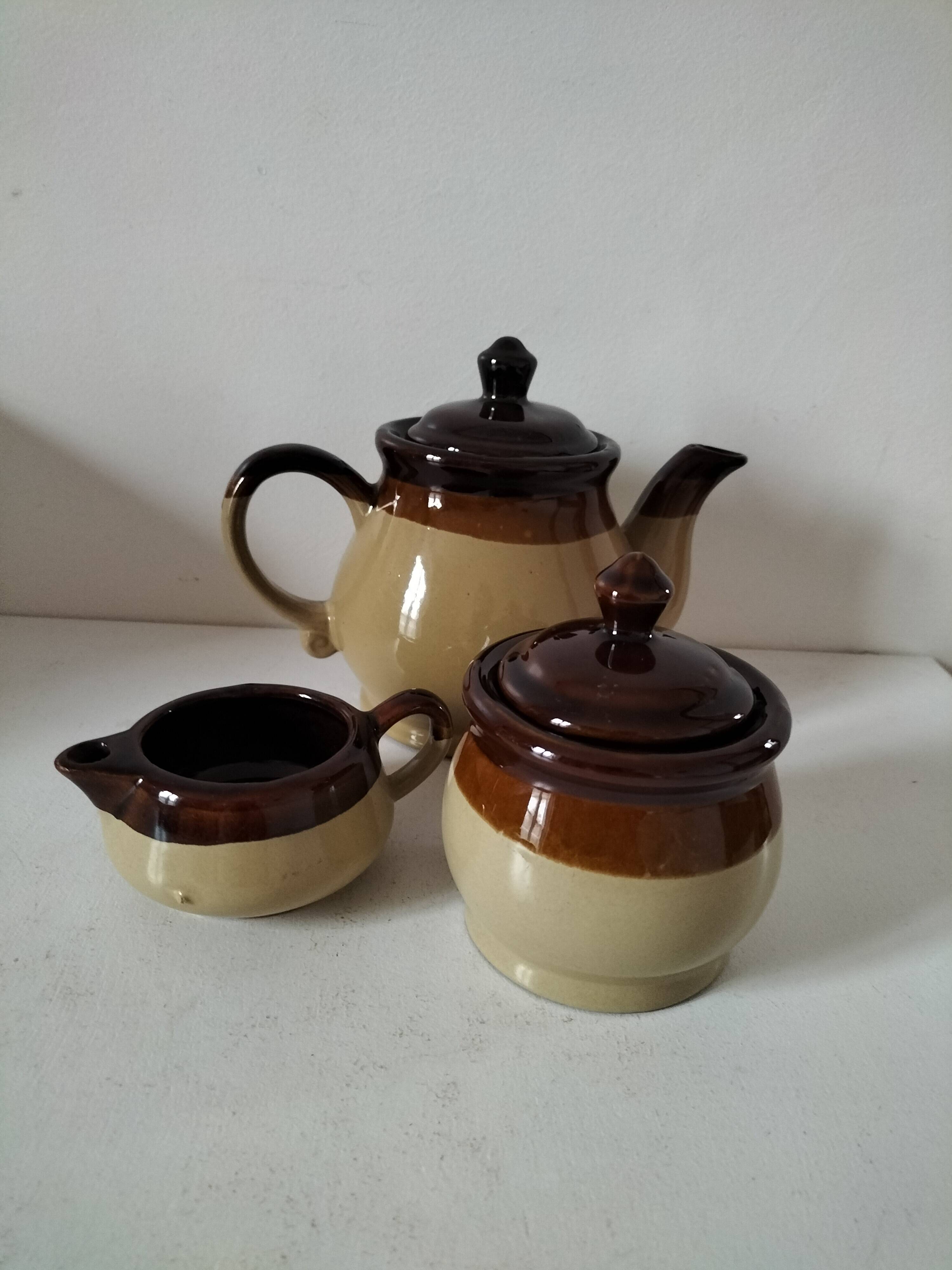 Teapot, milk jug and sugar bowl set