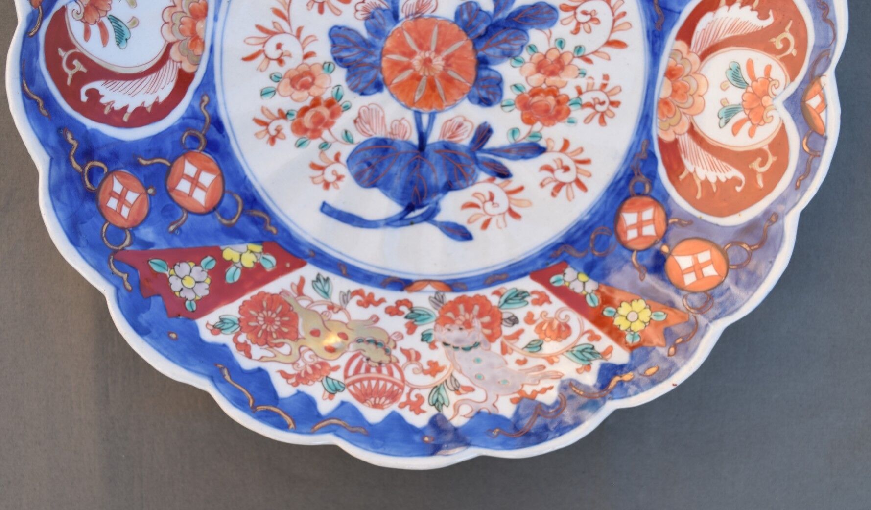 Porcelain dish of Japan Imari diameter 36 cm