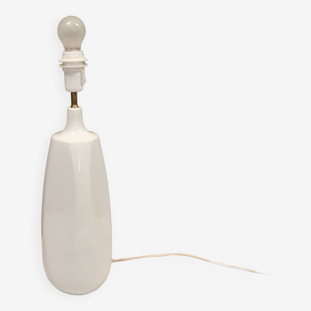 Grande lampe de table en porcelaine blanche, conçue par Axel Larsen pour sa propre entreprise Axella dans les années 70