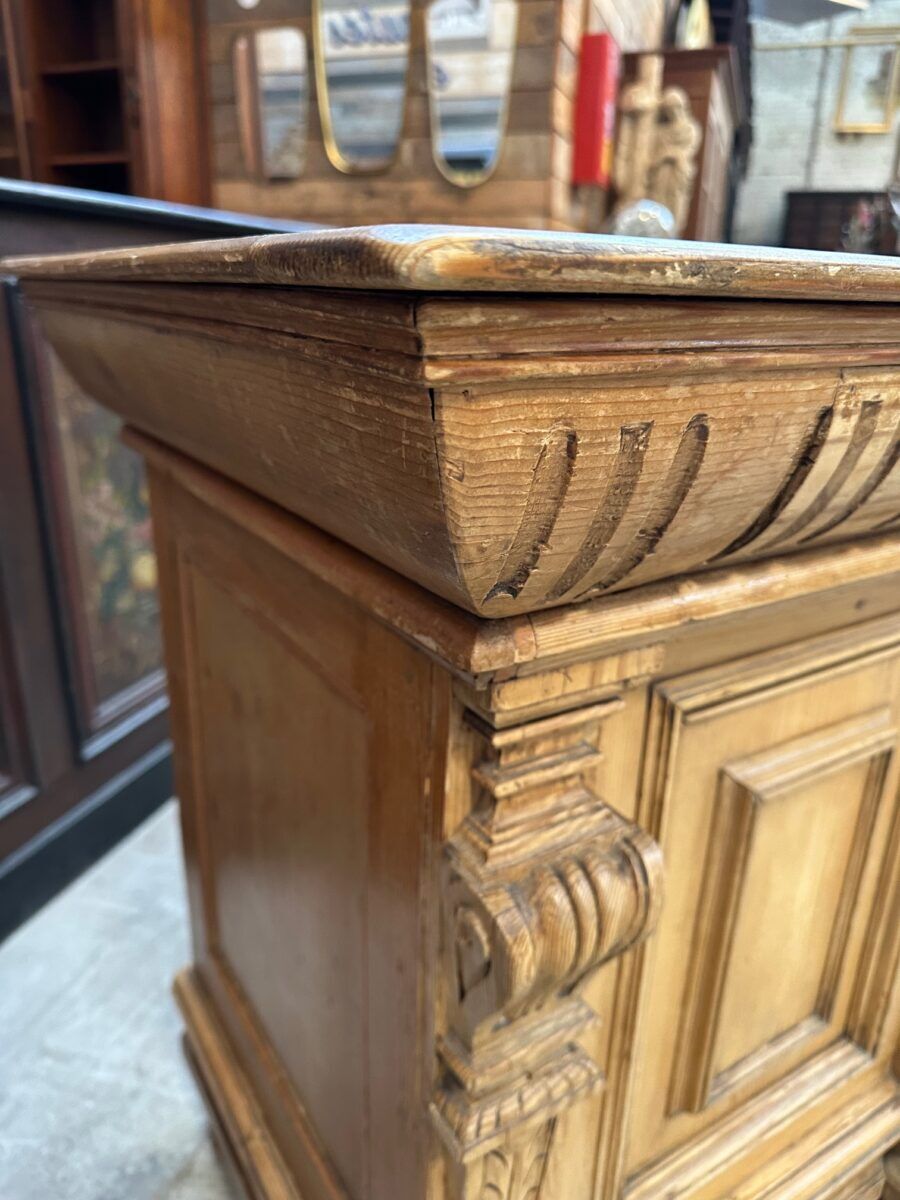Old fir counter