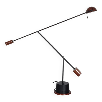 Swing desk lamp