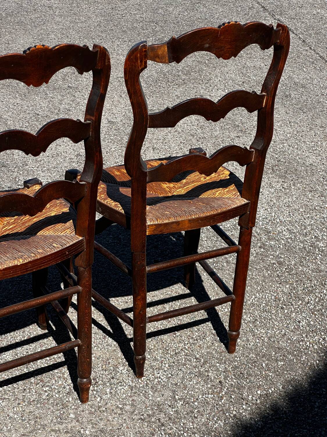 Set of 4 Louis XV straw chairs – solid wood – curved backrest