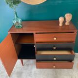 Dresser with tapered feet
