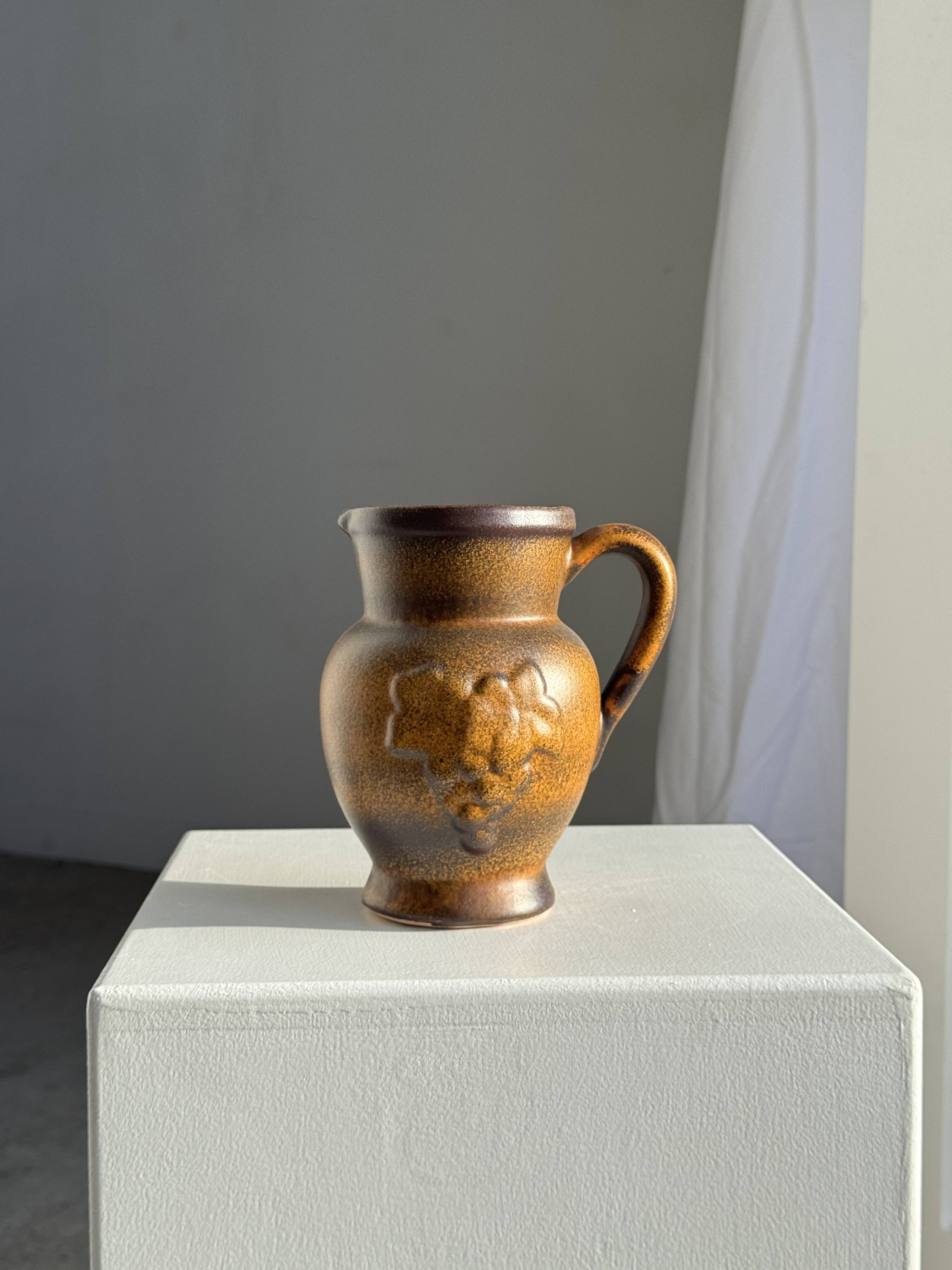 Speckled stoneware jug with grape pattern H17