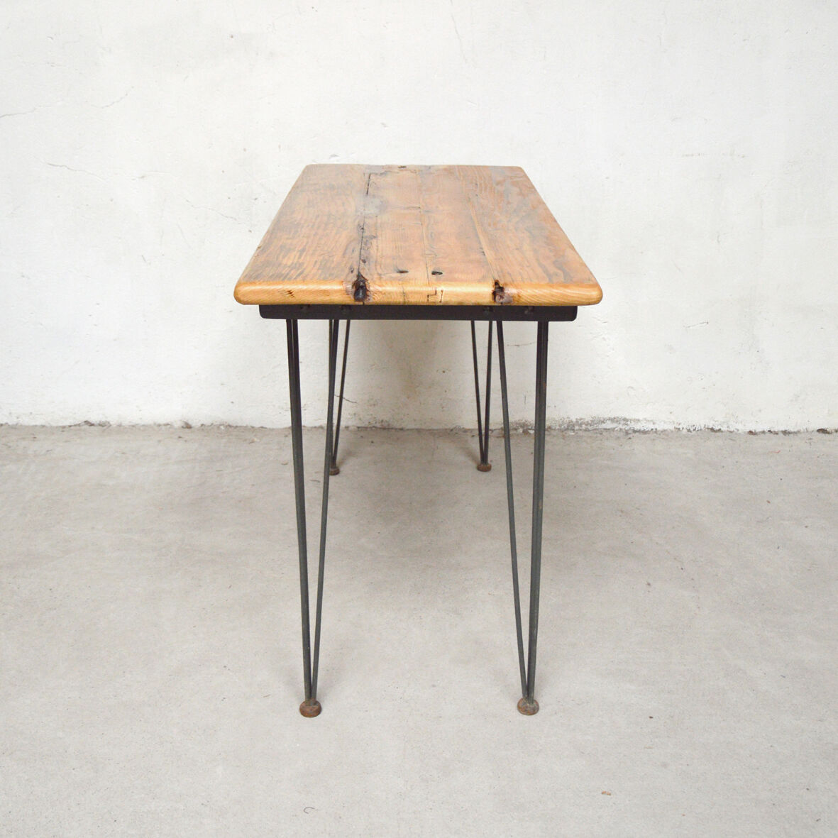 Industrial desk, feet eiffel