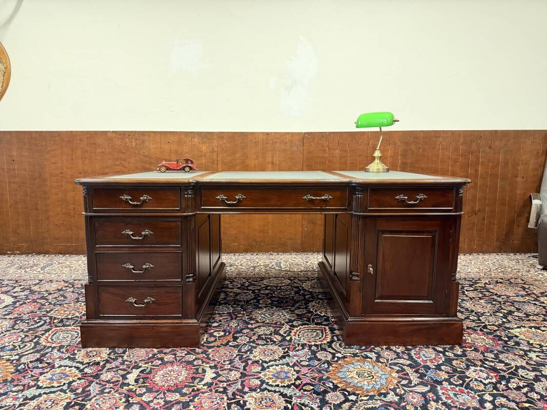 Classic English Partnerdesk Desk