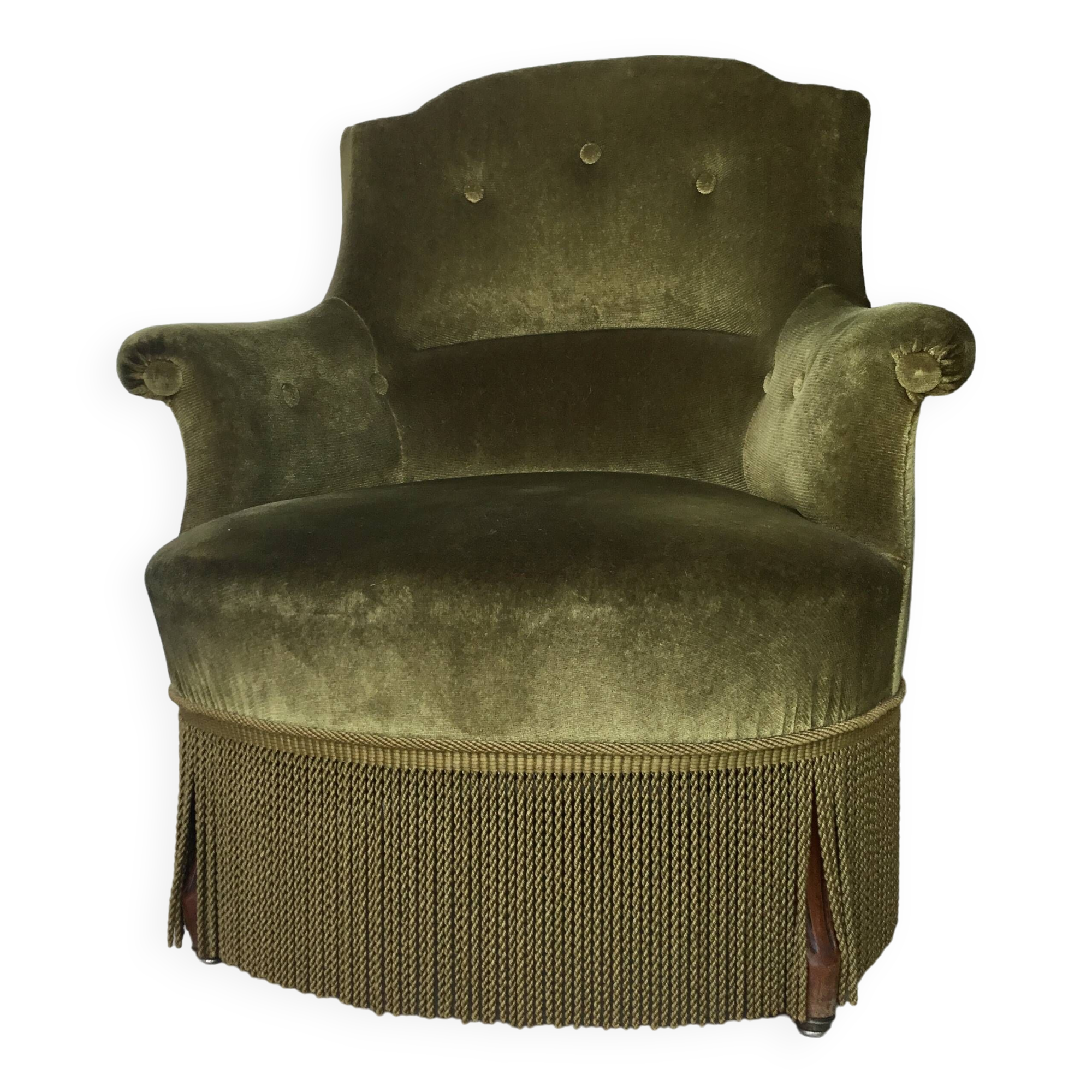 Olive green toad armchair with smooth velvet fringes.