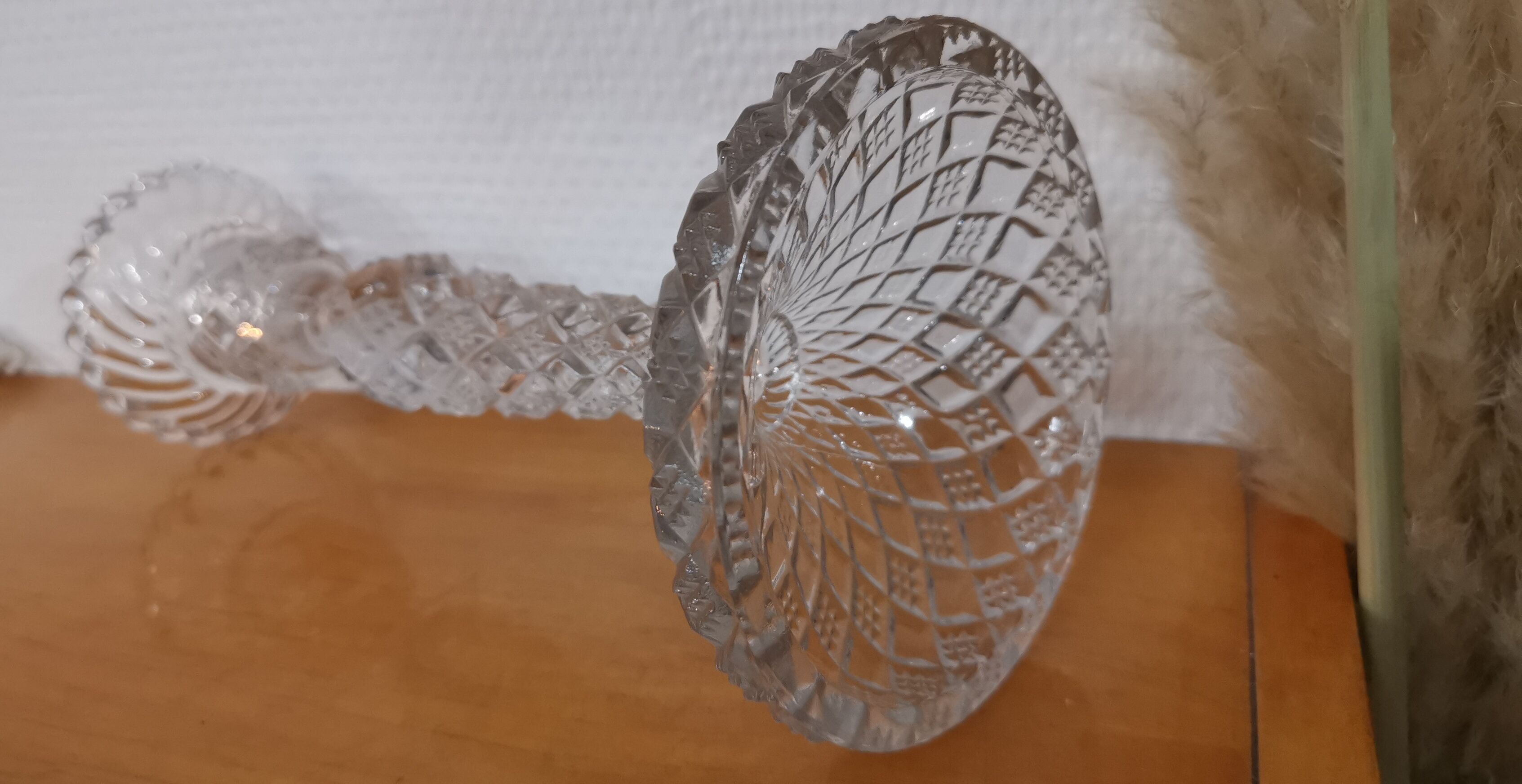 Portieux candle holder in molded glass