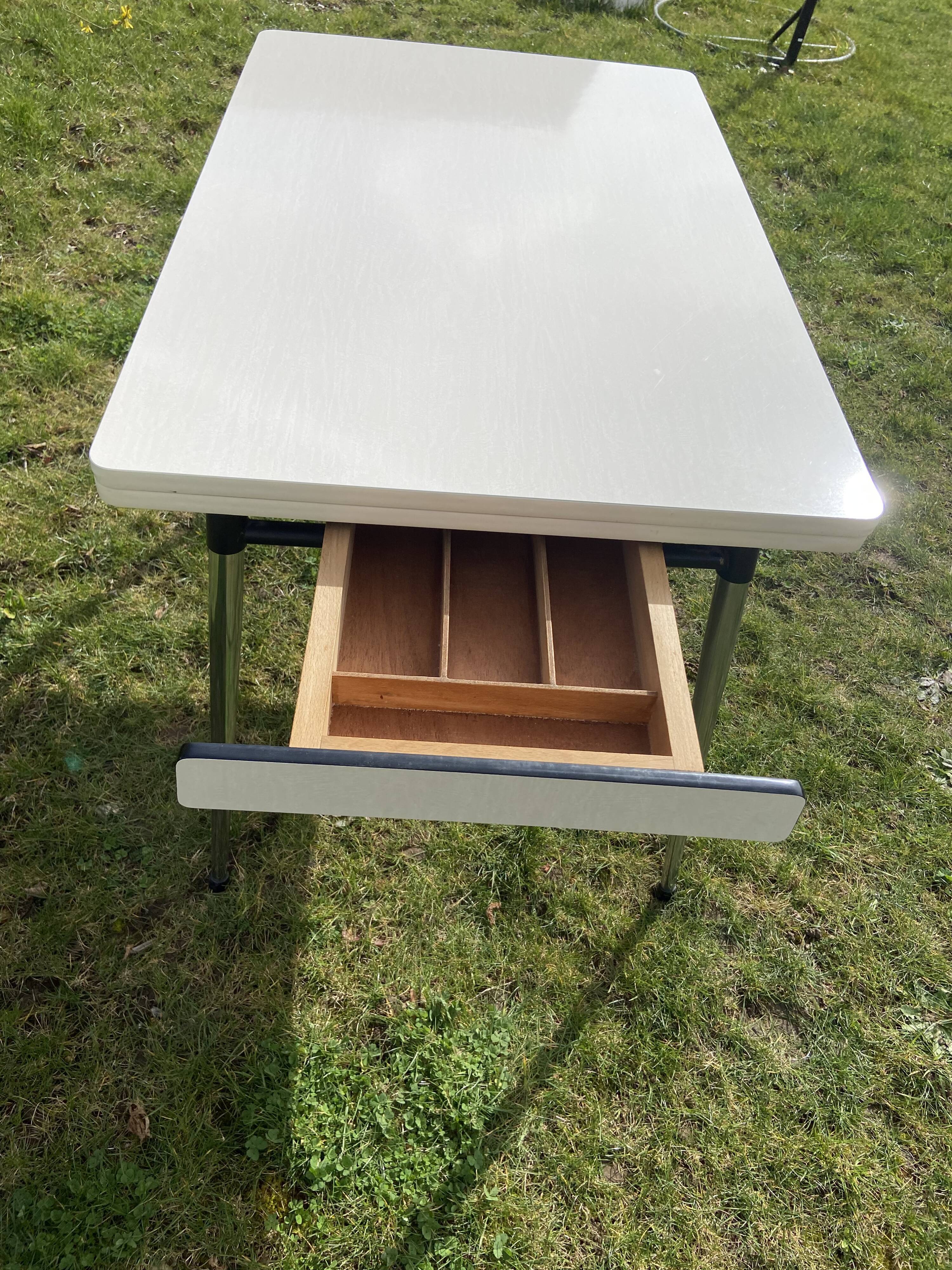 Formica table with 4 chairs