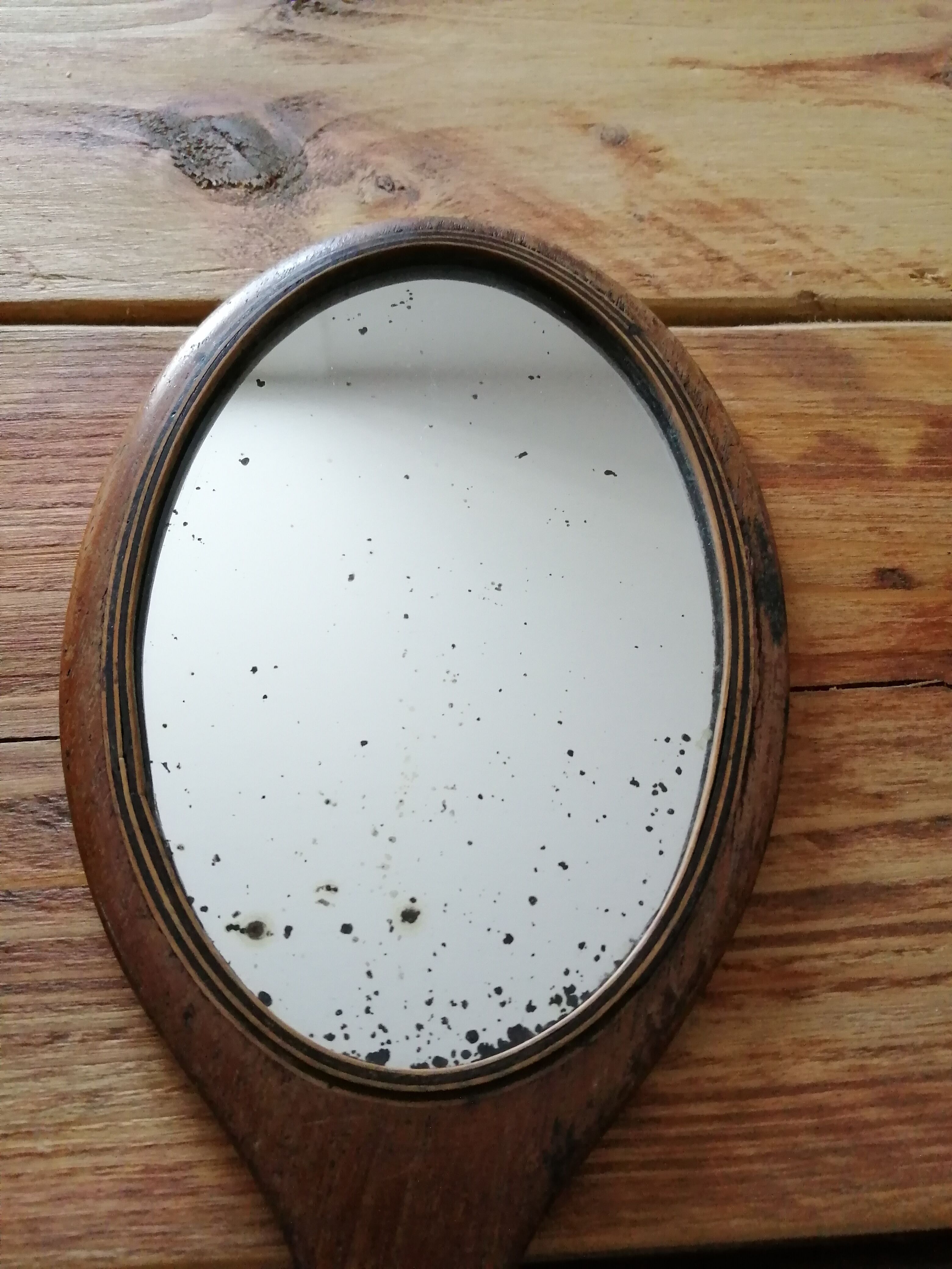 Hand-faced mirror