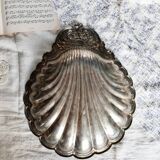 Large vintage shell-shaped platter in shiny silver-plated metal.