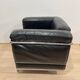 Fauteuil LC2 en cuir noir avec cadre chromé par Le Corbusier pour Cassina, 1965