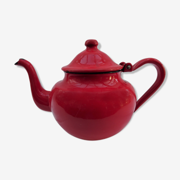 Red teapot in enamelled iron