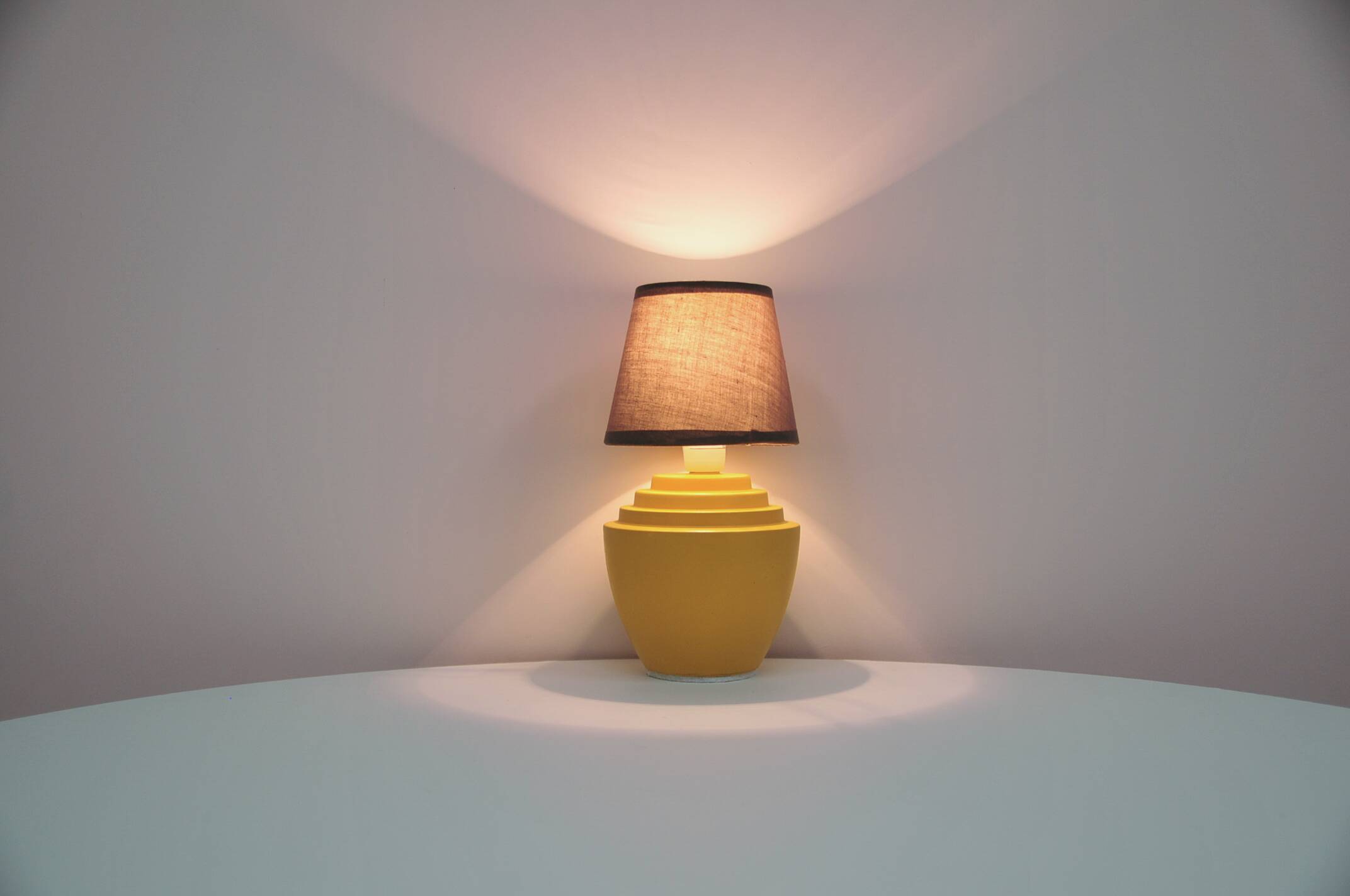 Lampe jaune vintage marron clair nuance marron argile