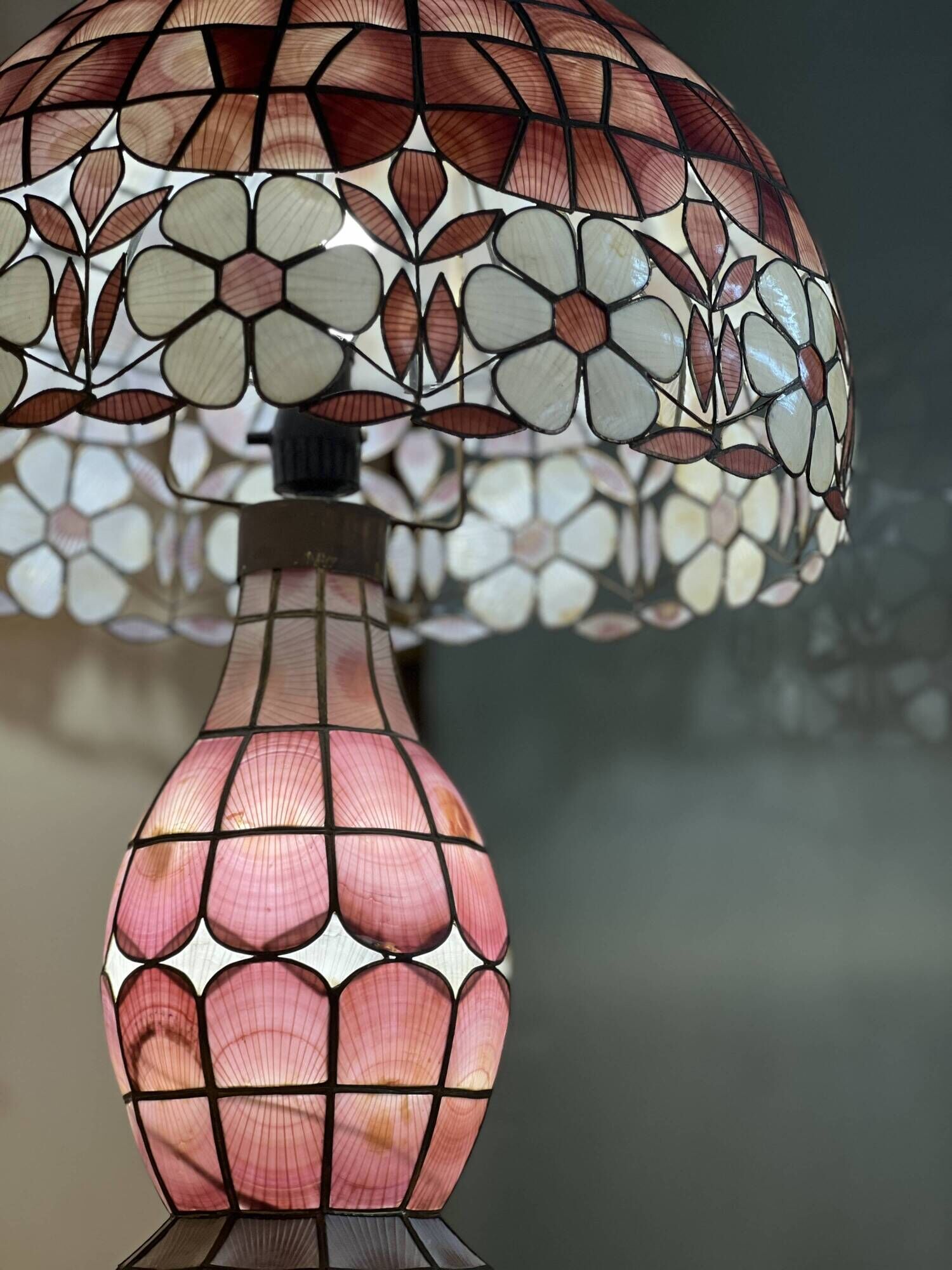 Tiffany-style lamp in mother-of-pearl.