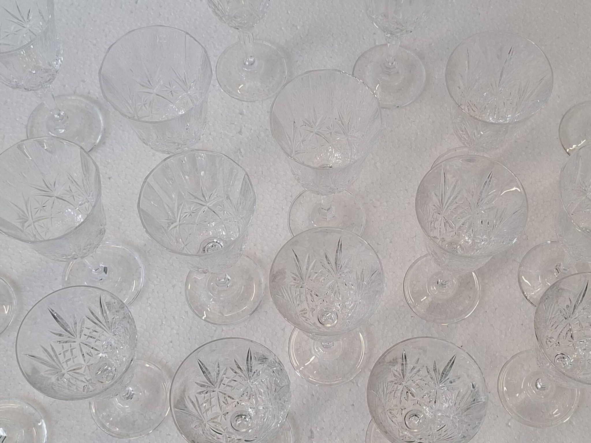 Ensemble de 20 verres en cristal taillé à la main (1985)