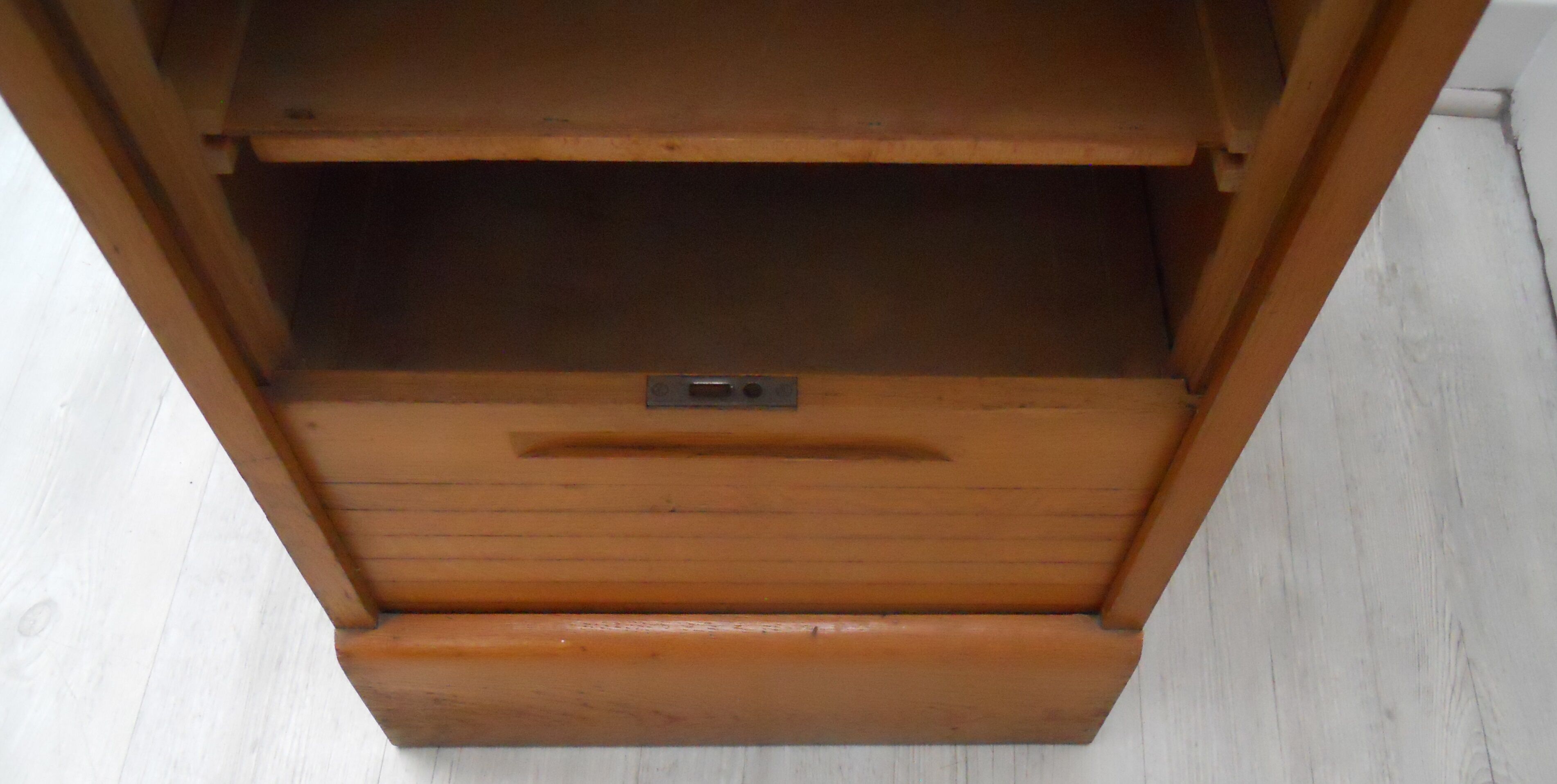 Furniture a curtain years 40