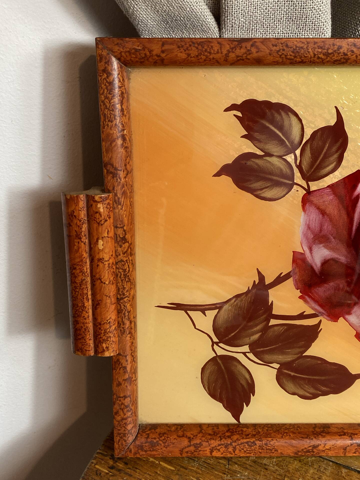 Plateau en bois, décor floral, Art déco