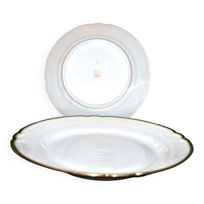 2 plats ronds chantournés anciens en porcelaine liseré or vert ''aux lions de faïence paris'', limoges