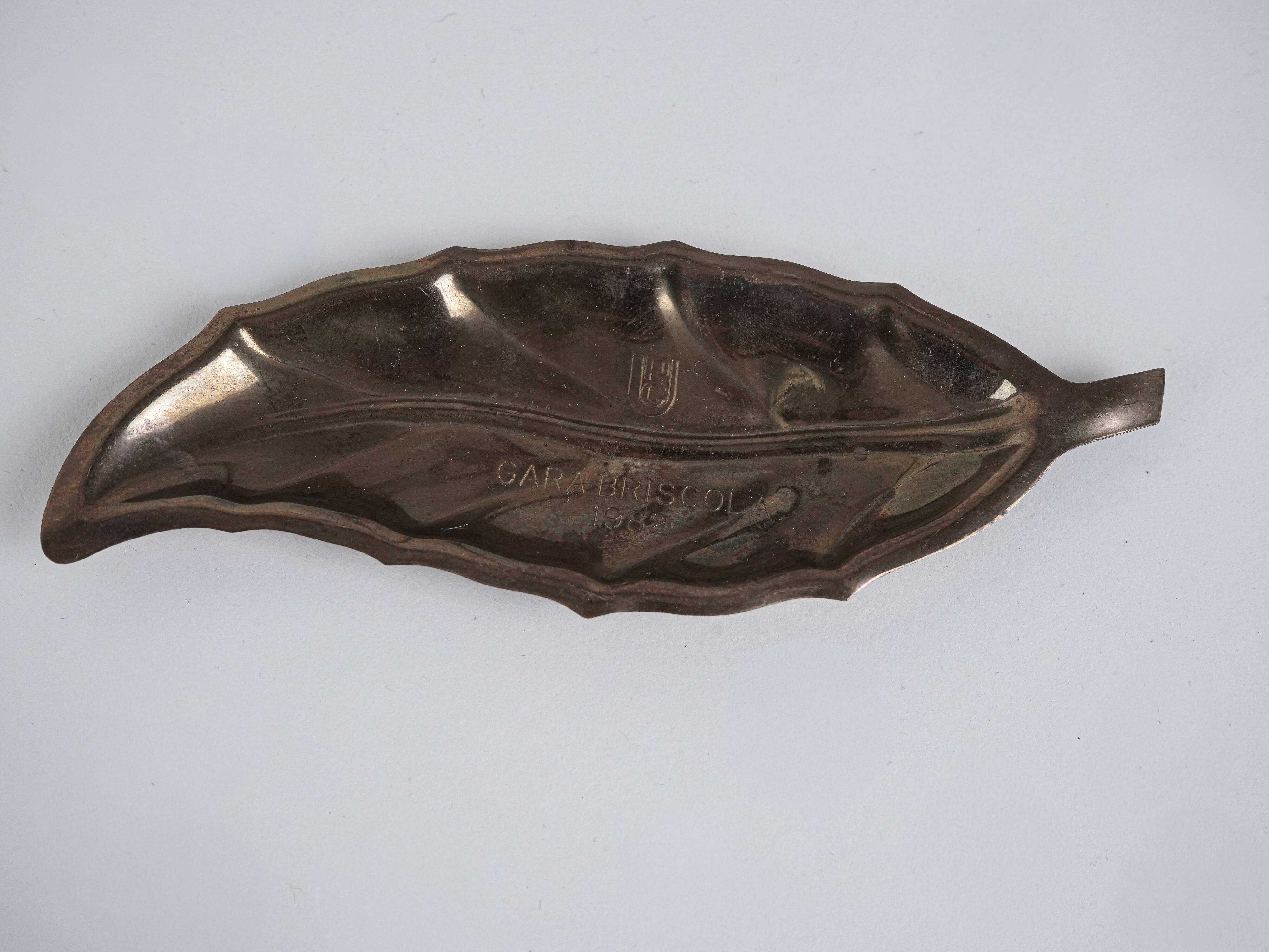 Metal leaf-shaped platter, Italian design, 1980s, made in Italy