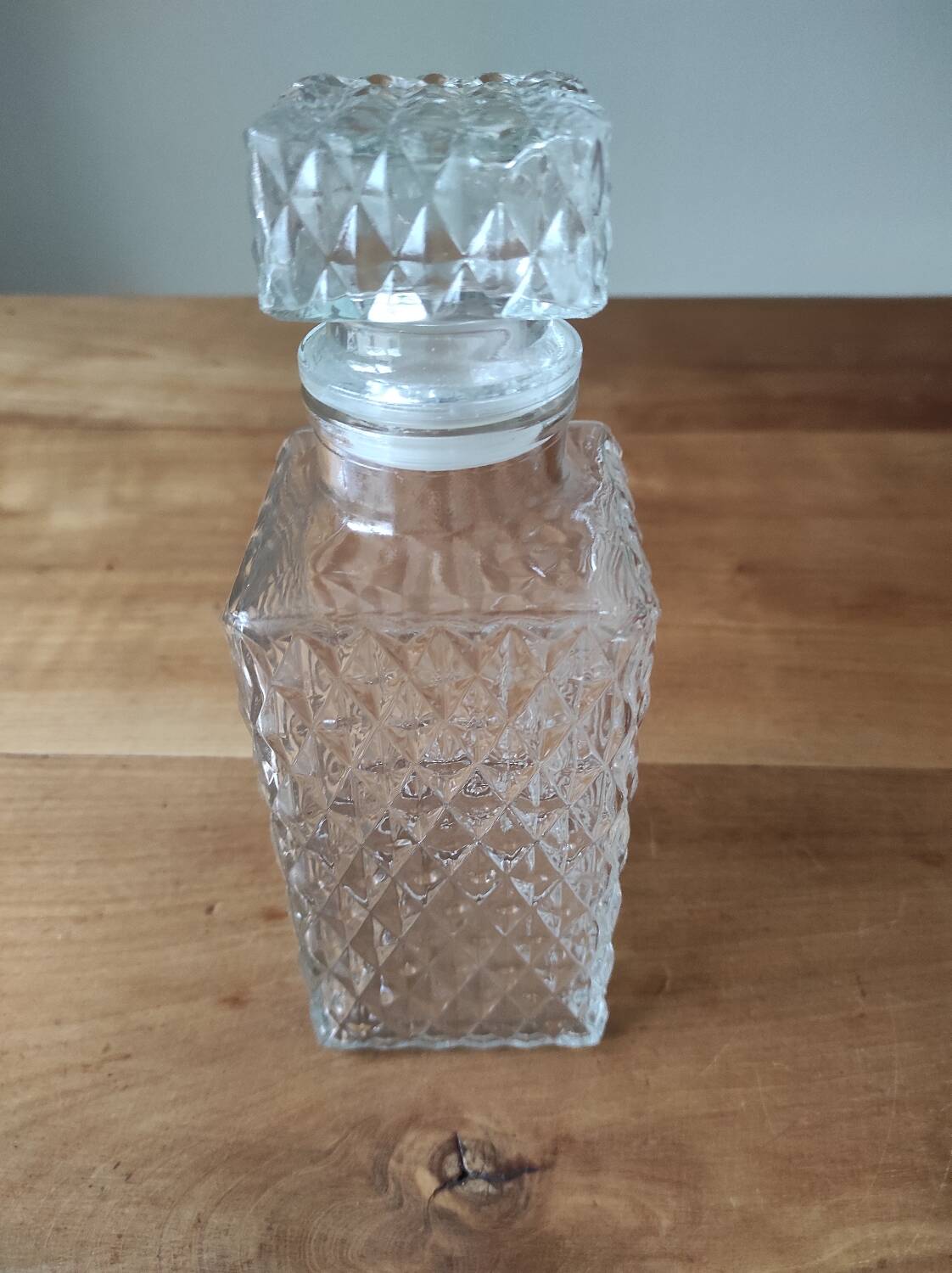 Glass whiskey decanter