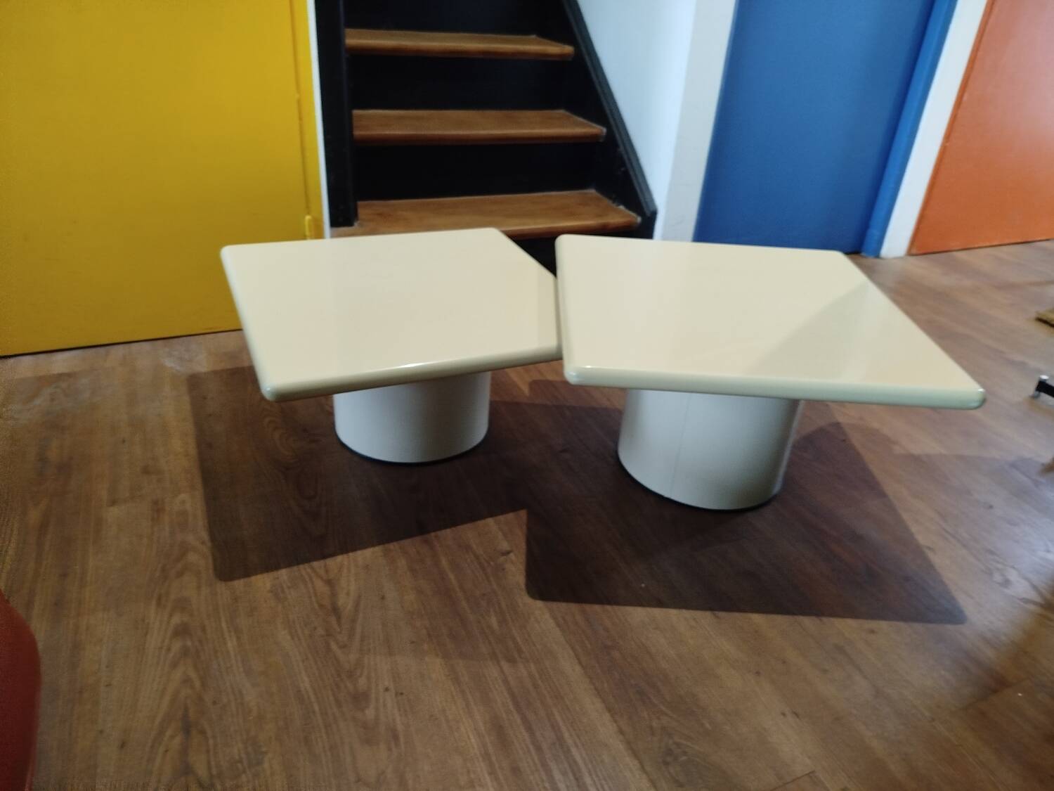 Vintage design nesting tables – lacquered wood & metal